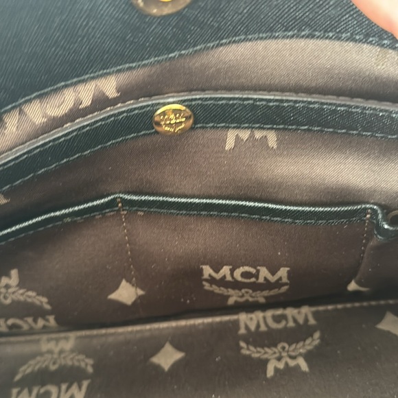 MCM handbag with attachable strap to wear as tote - Picture 7 of 8